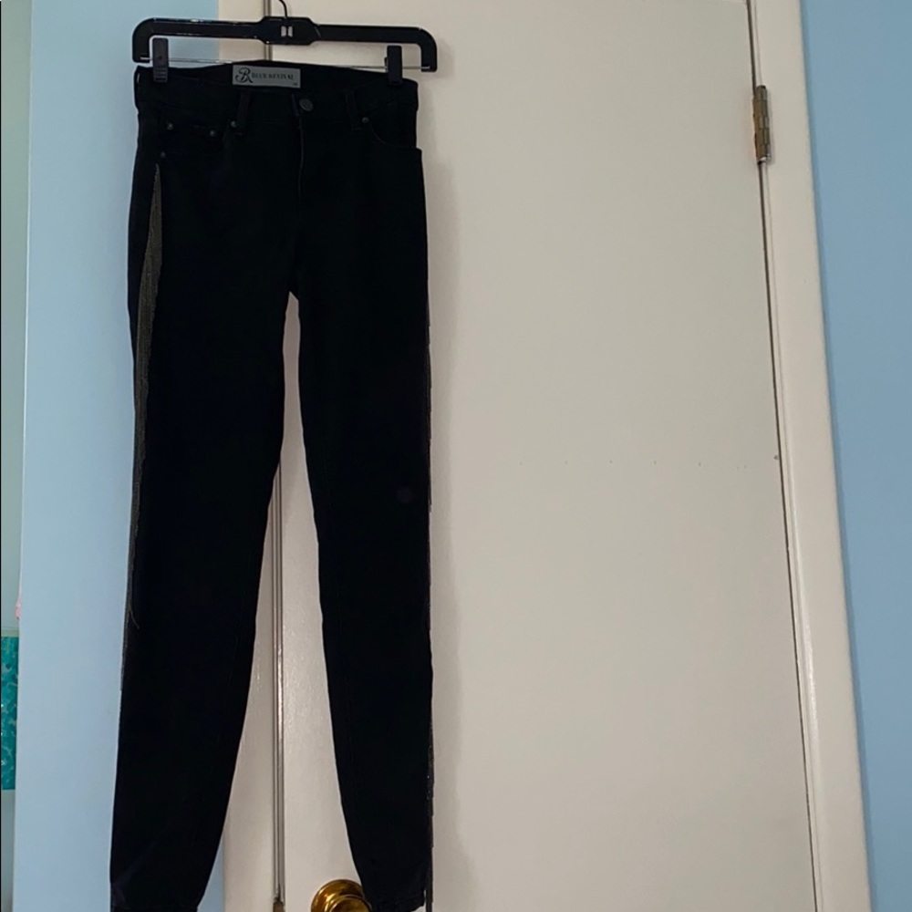 *NEVER WORN* black skinny jeans with chain detail